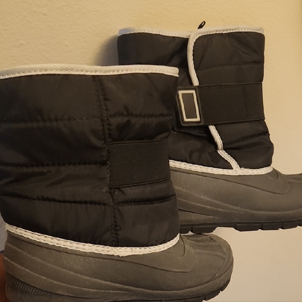 Black and Gray Quilted Winter Boots